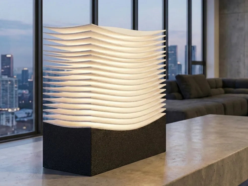 Vue rapprochée des lamelles superposées du luminaire Strate