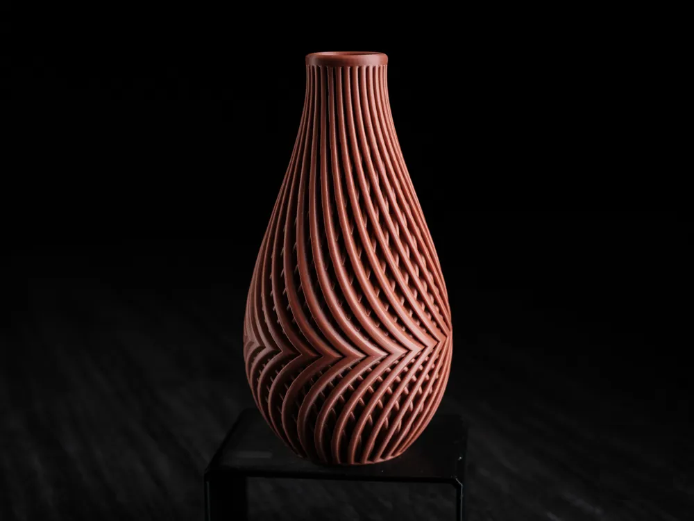 Vase Tressé Chevrons Frangi Genève — coloris terracotta, vue rapprochée texture chevrons