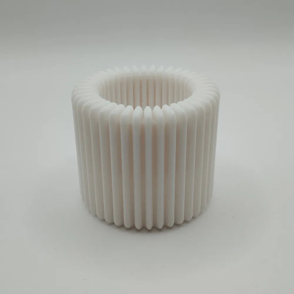 Porte-bougie Halo blanc présenté avec une bougie