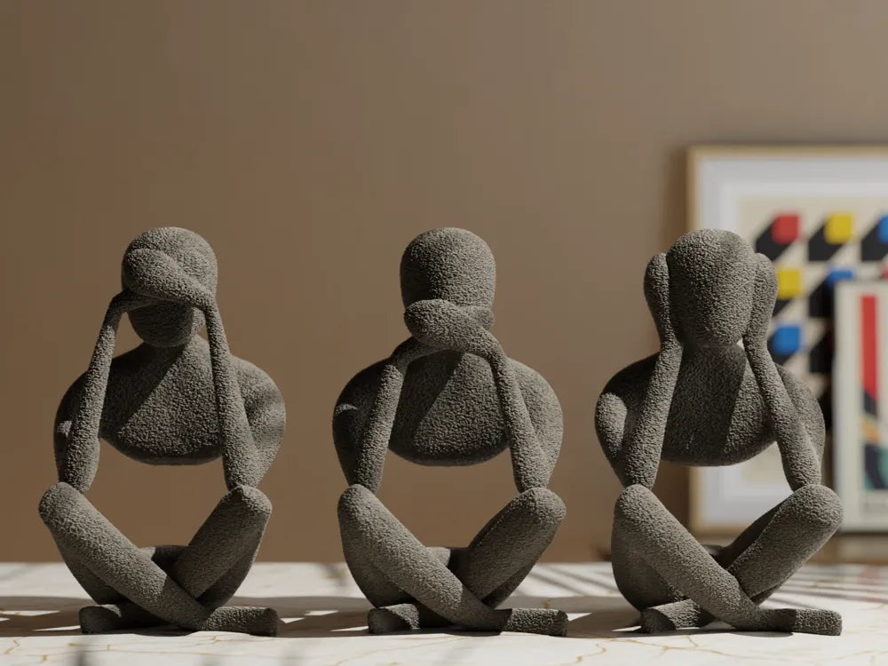 Trio de figurines penseur abstrait grises, vue de dos sur table en marbre