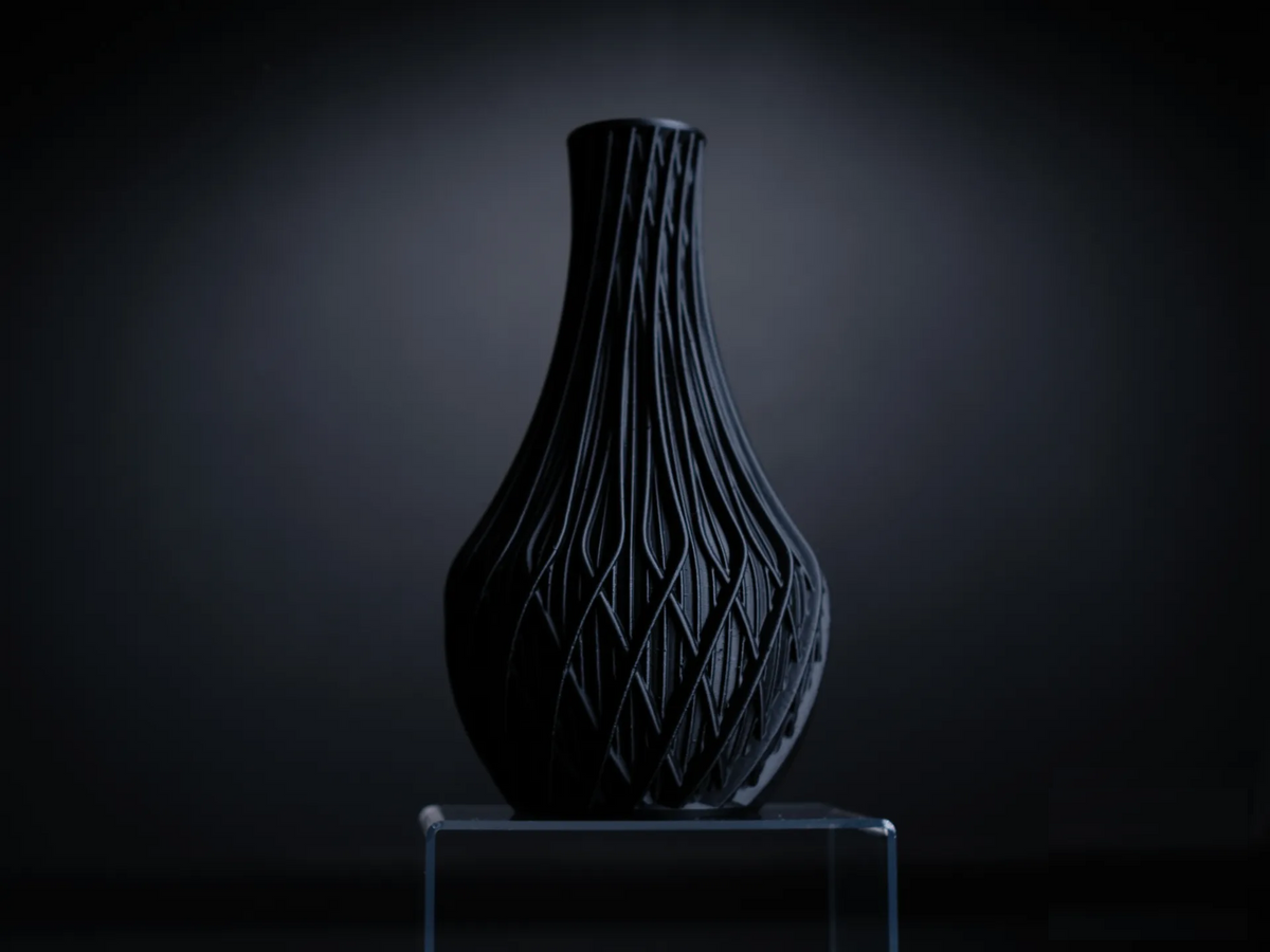 Vase Tressé Frangi Genève — duo terracotta et noir mat en perspective