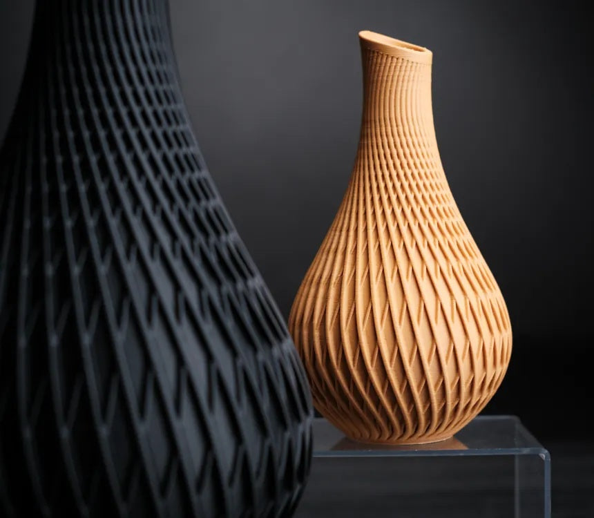 Vase Tressé Losanges Frangi Genève – sable terracotta devant noir