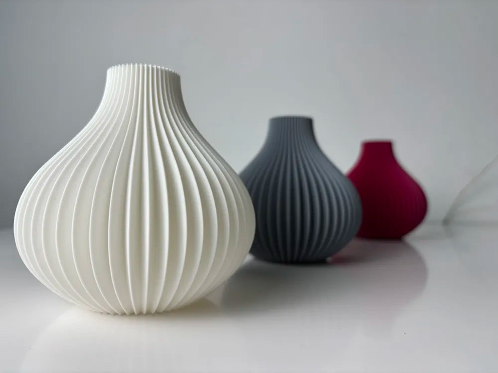 Vase Ondulé Frangi Genève — trio en perspective décalée