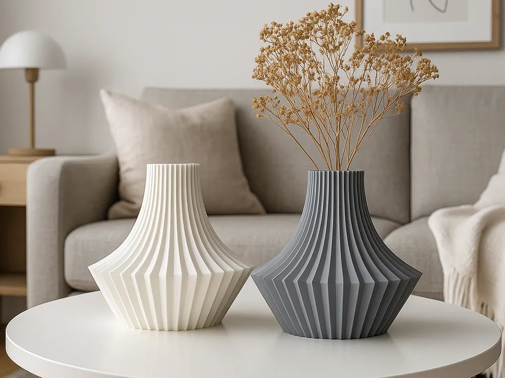 Vase Plissé Frangi Genève — duo blanc et gris ardoise avec fleurs séchées