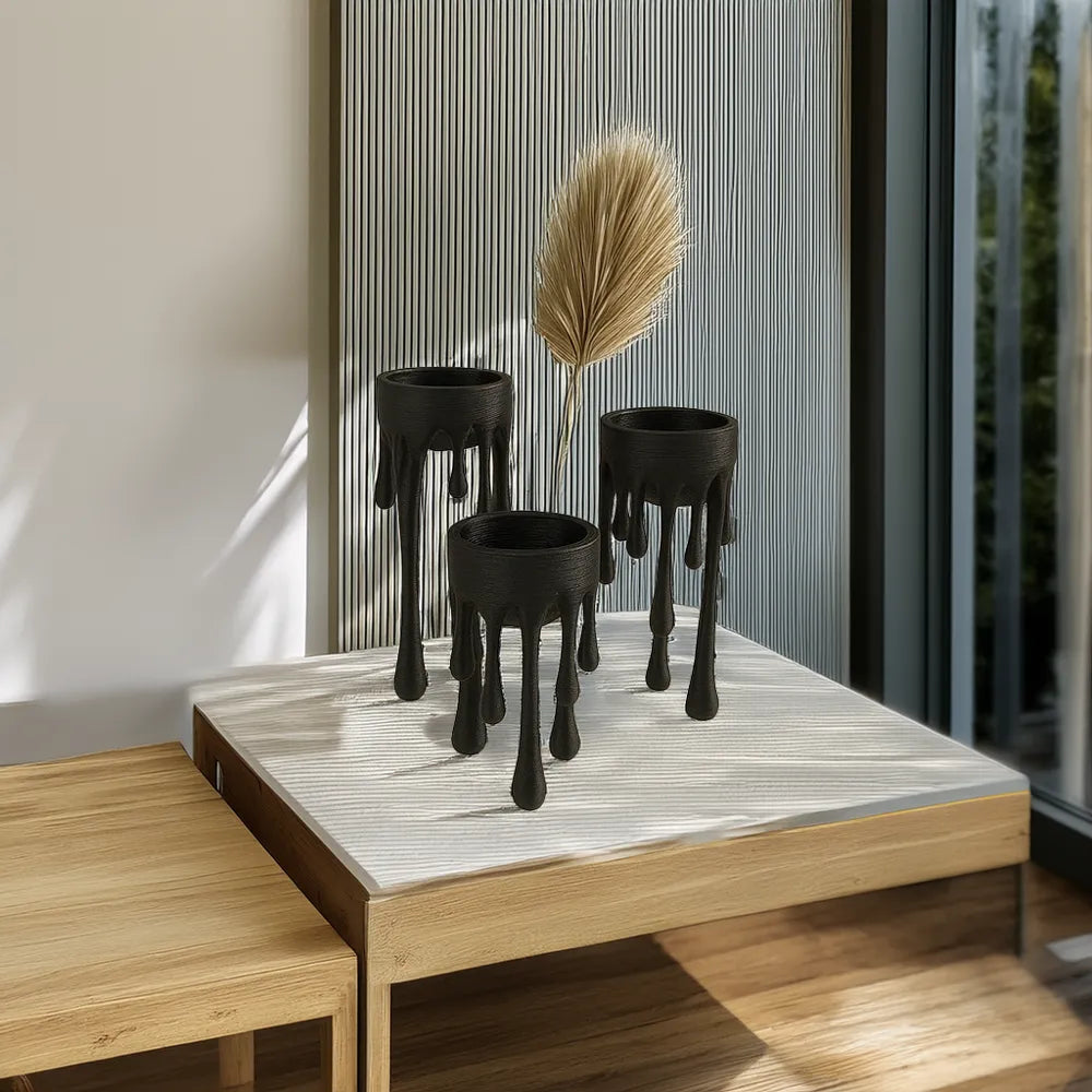 Set de 3 bougeoirs drip noirs sur table basse marbre avec pampa