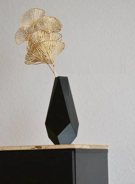 Vase Géométrique Noir Frangi Genève – détail facettes côté