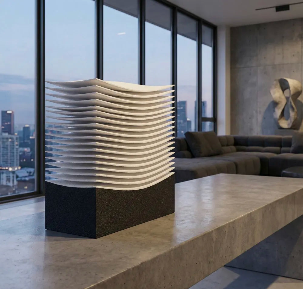 Luminaire Strate éteint montrant ses reliefs horizontaux