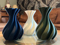 Vase Spirale bleu foncé aux larges reliefs torsadés